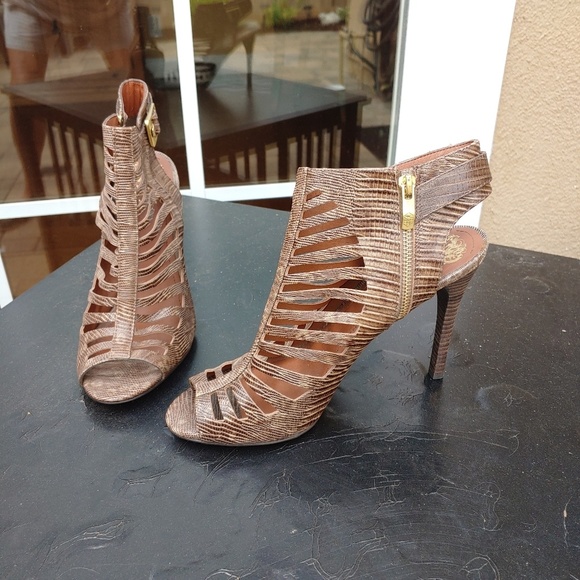 Vince Camuto Shoes - Picture 1 of 3